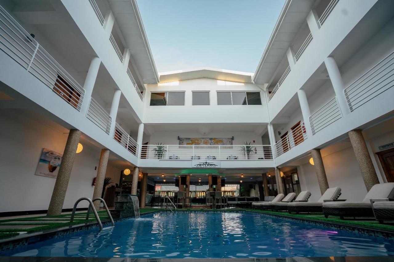 Runway Hotel Piarco 외부 사진