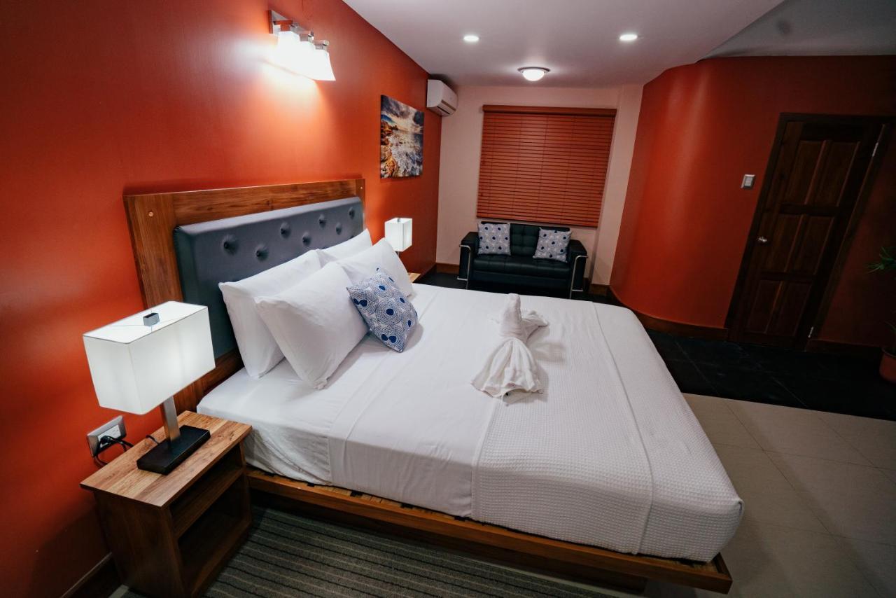 Runway Hotel Piarco 외부 사진
