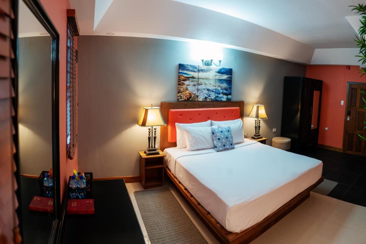 Runway Hotel Piarco 외부 사진