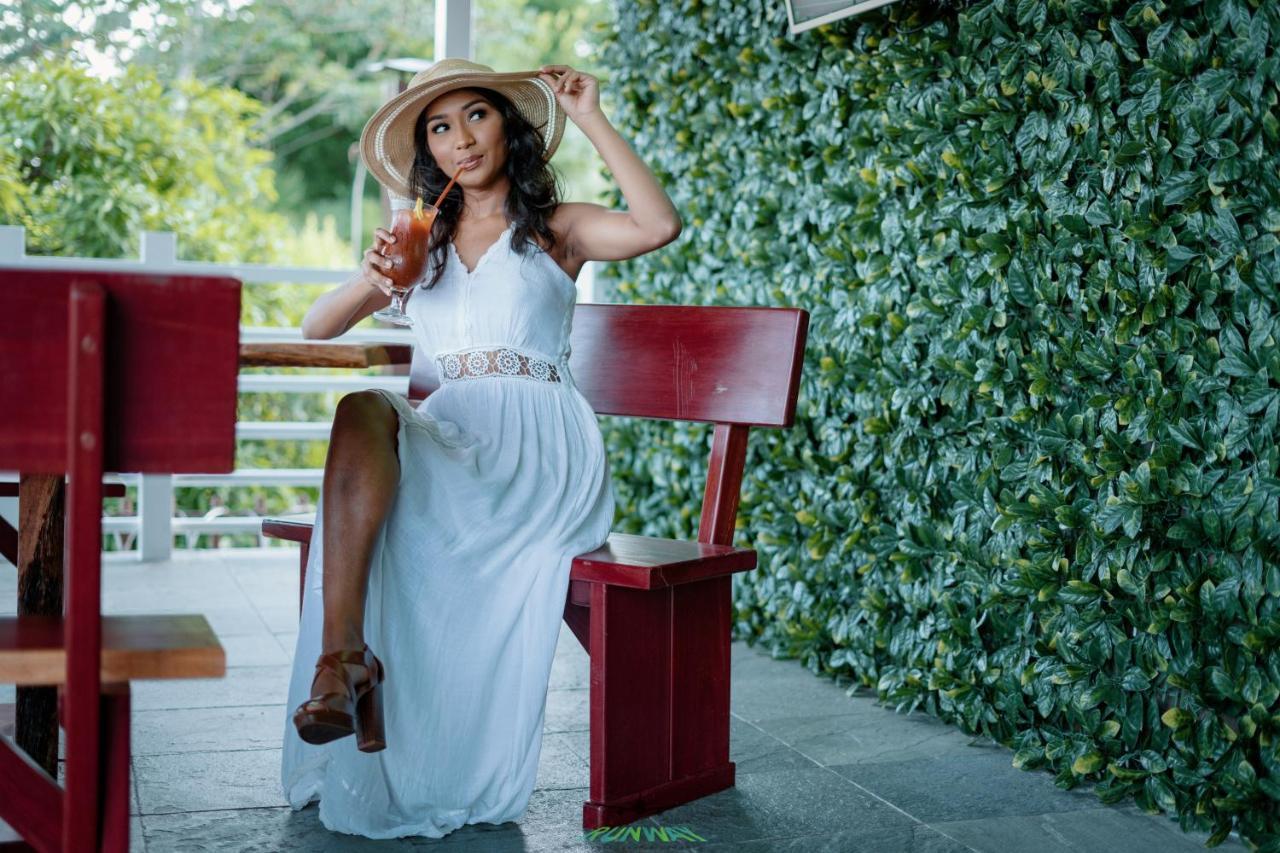 Runway Hotel Piarco 외부 사진