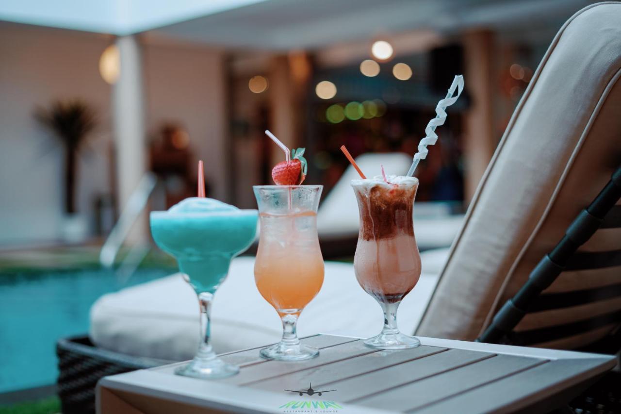 Runway Hotel Piarco 외부 사진