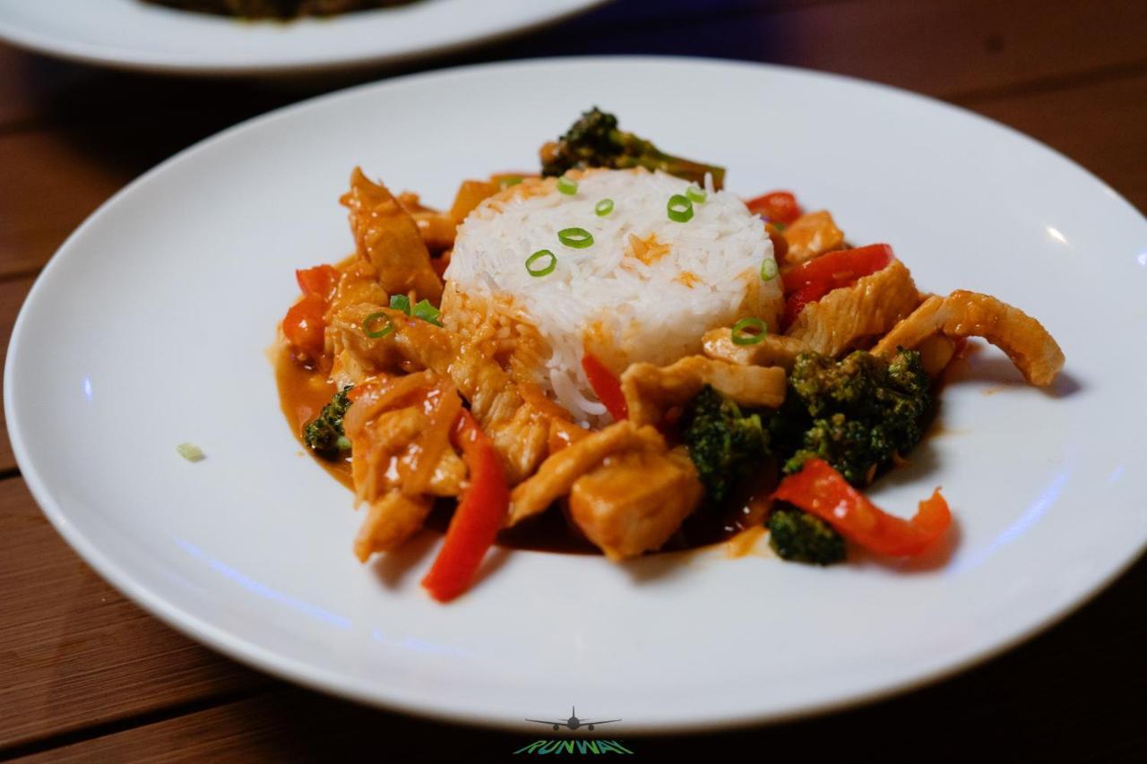 Runway Hotel Piarco 외부 사진