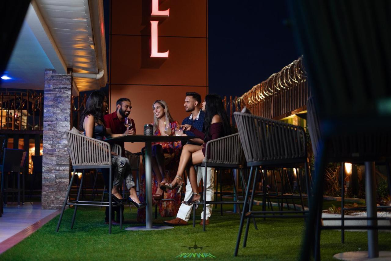 Runway Hotel Piarco 외부 사진