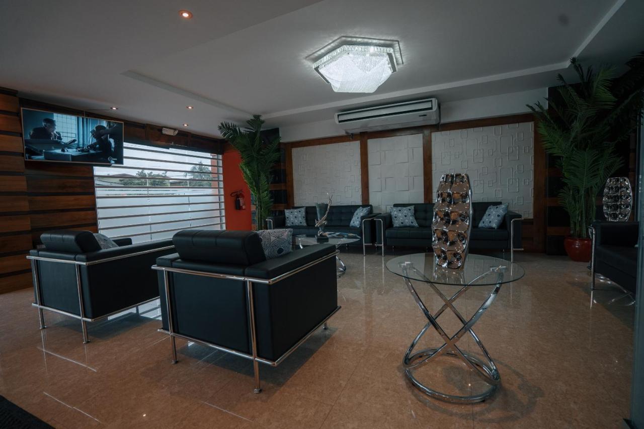 Runway Hotel Piarco 외부 사진