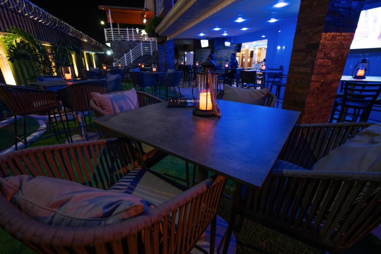 Runway Hotel Piarco 외부 사진
