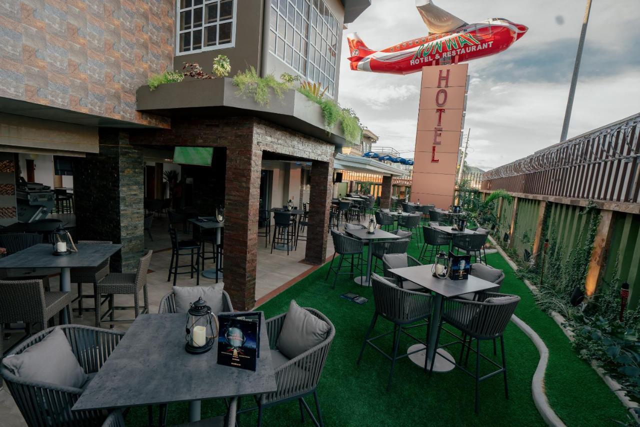 Runway Hotel Piarco 외부 사진