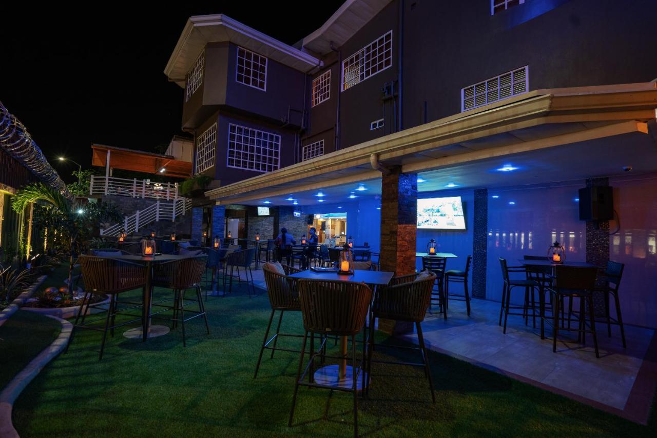 Runway Hotel Piarco 외부 사진