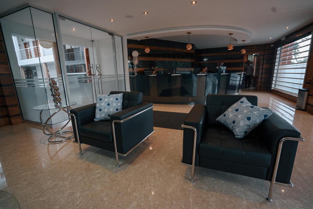 Runway Hotel Piarco 외부 사진