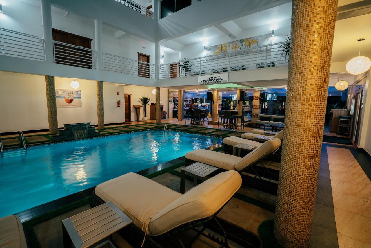 Runway Hotel Piarco 외부 사진