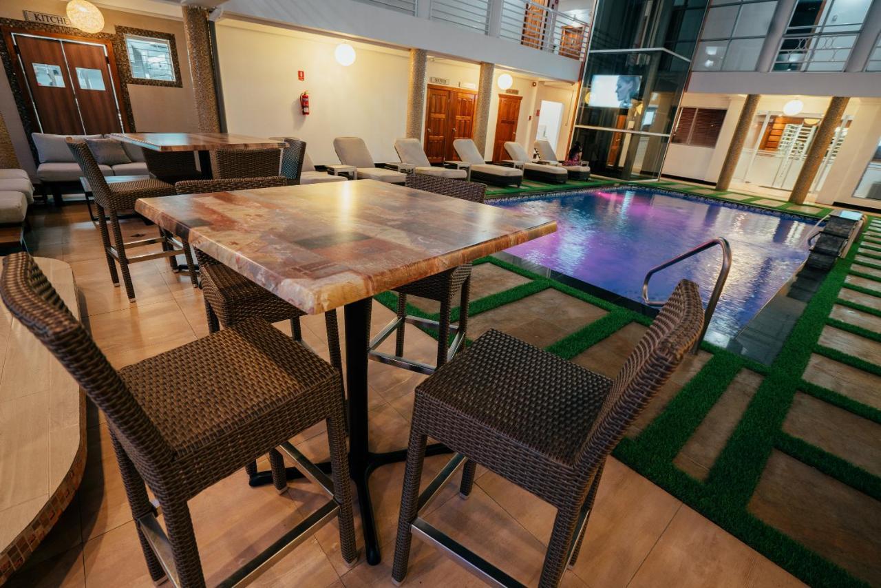 Runway Hotel Piarco 외부 사진