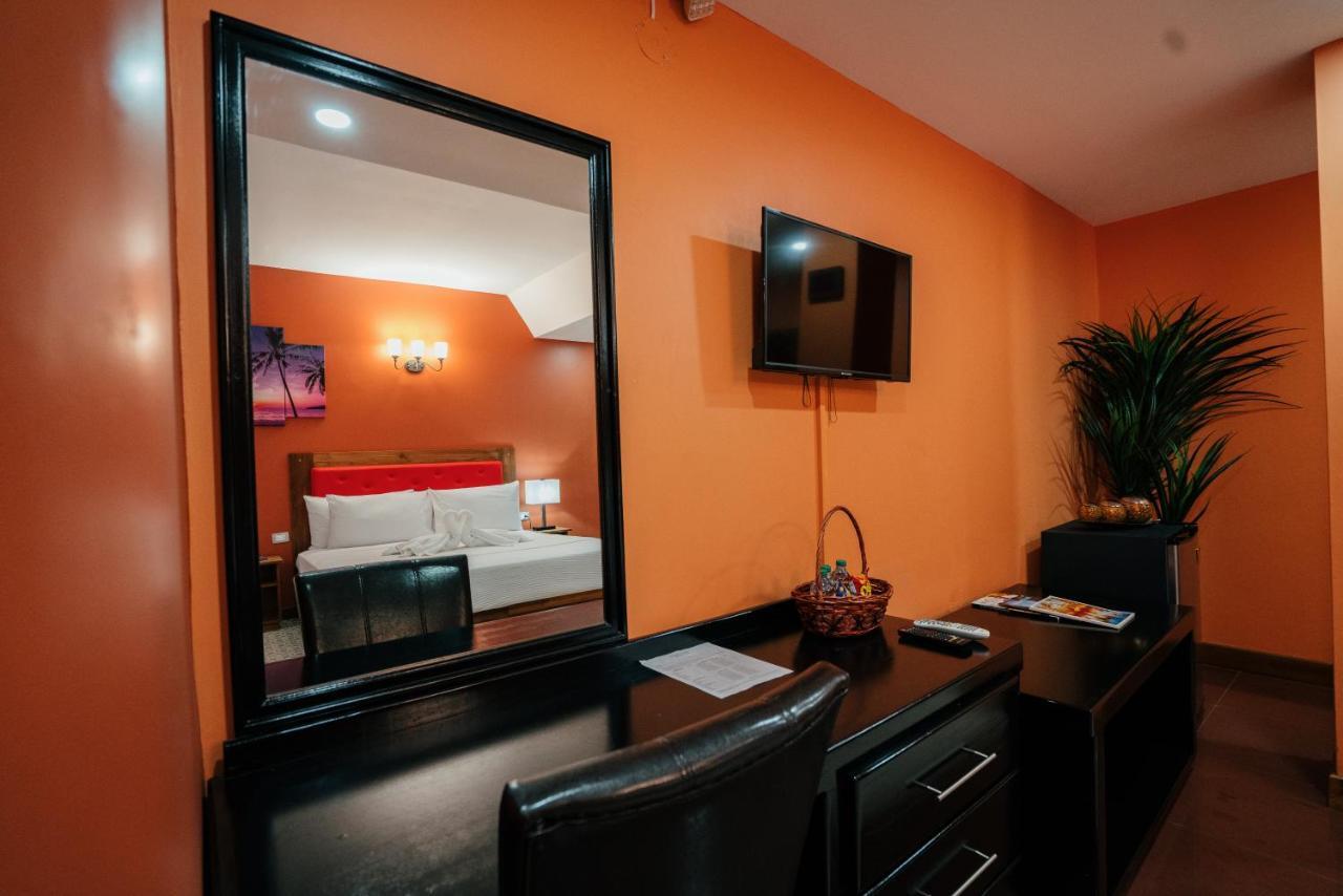 Runway Hotel Piarco 외부 사진