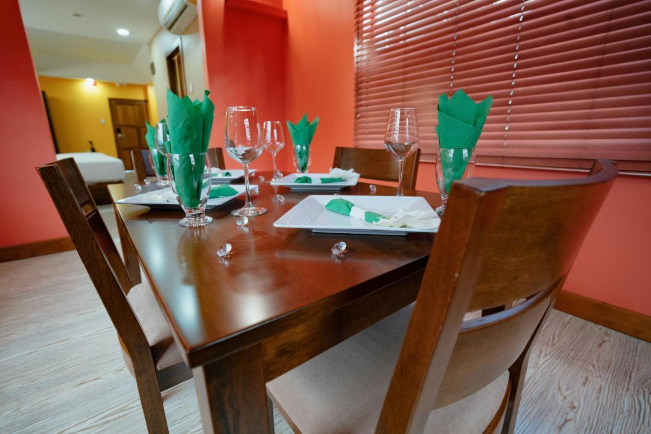 Runway Hotel Piarco 외부 사진