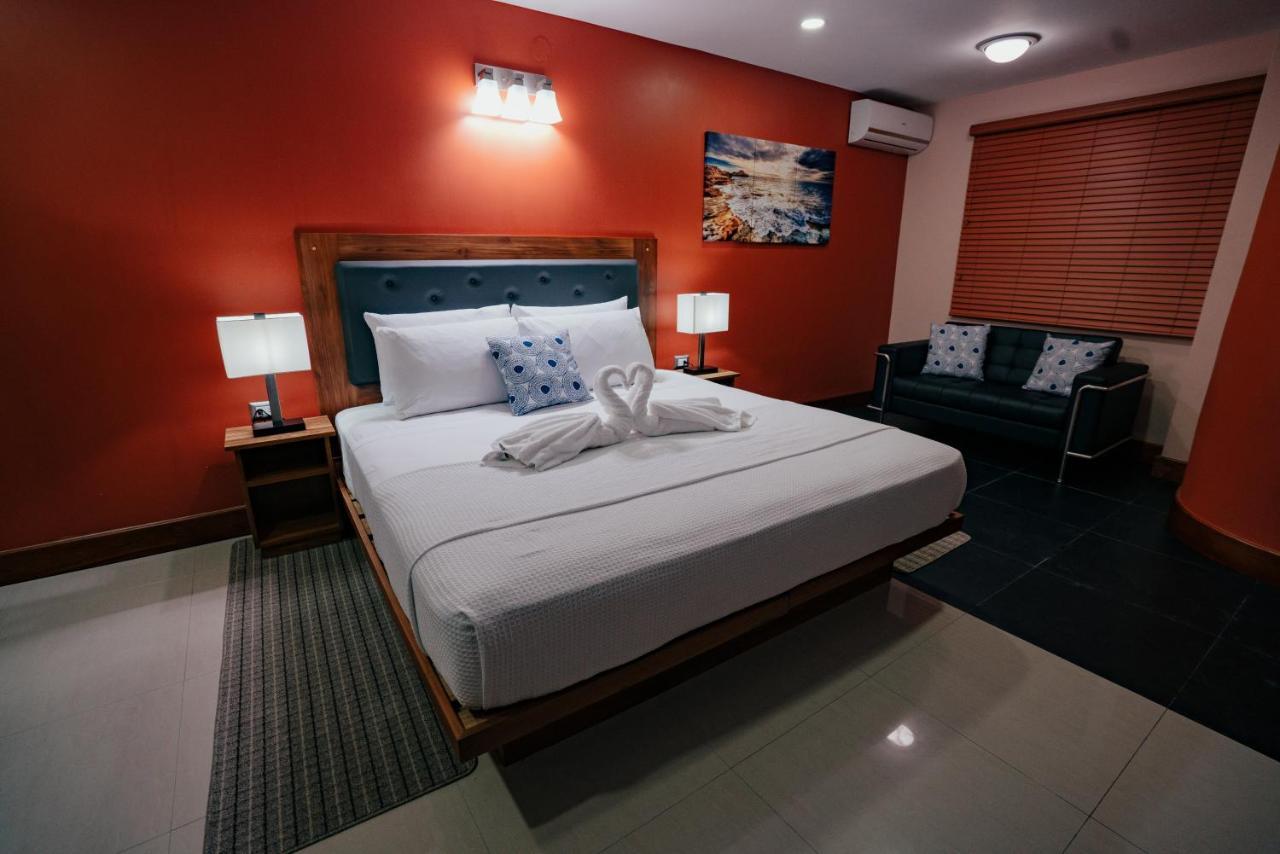 Runway Hotel Piarco 외부 사진