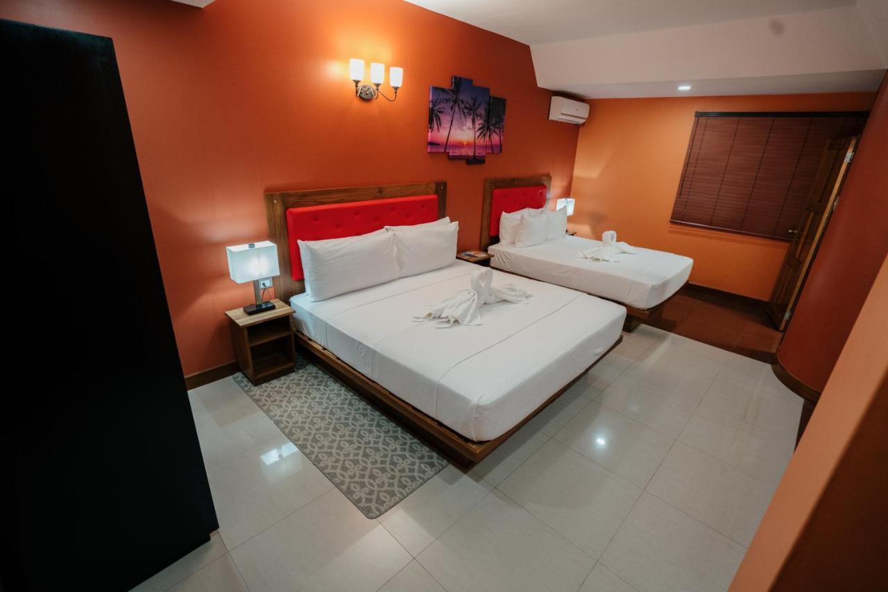 Runway Hotel Piarco 외부 사진