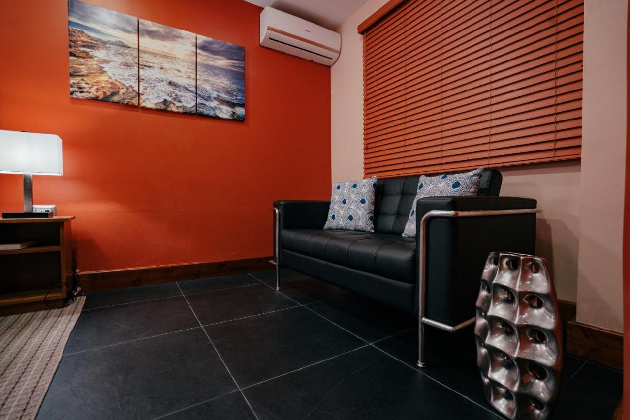 Runway Hotel Piarco 외부 사진