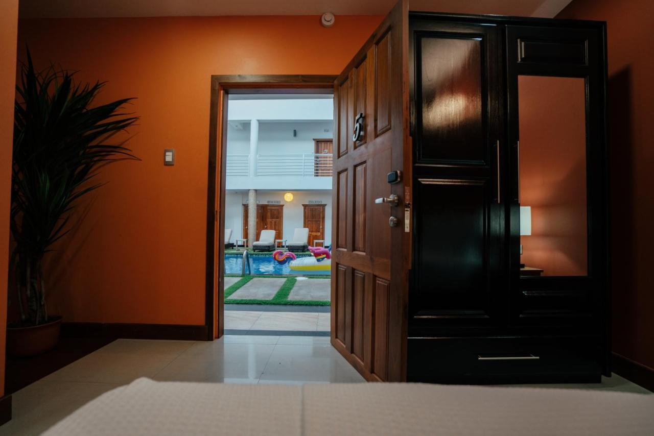 Runway Hotel Piarco 외부 사진