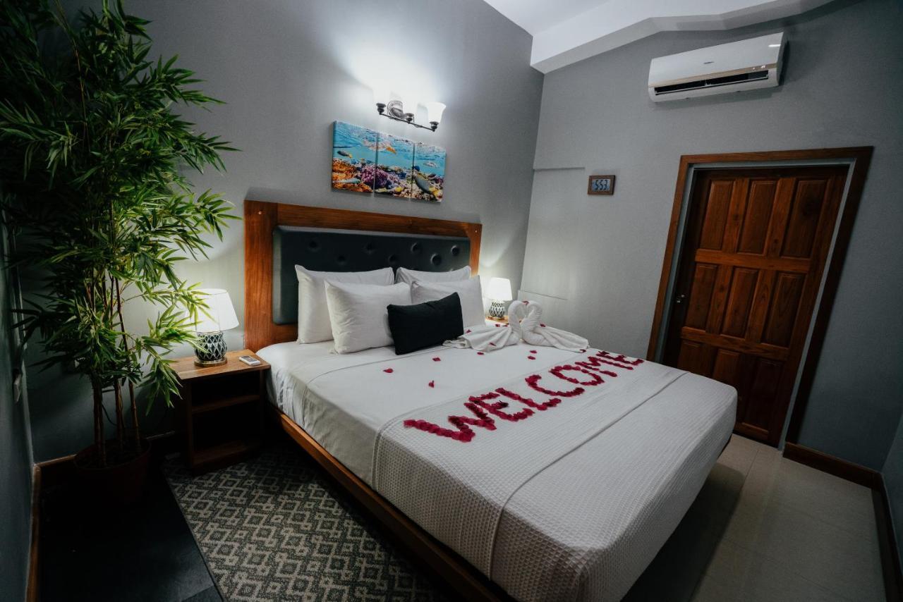 Runway Hotel Piarco 외부 사진