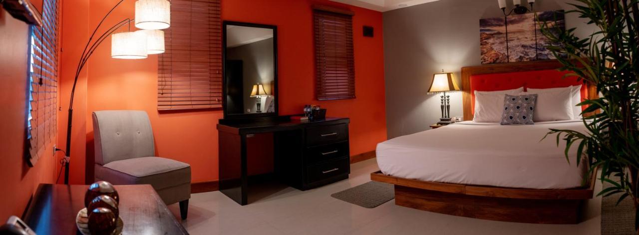 Runway Hotel Piarco 외부 사진
